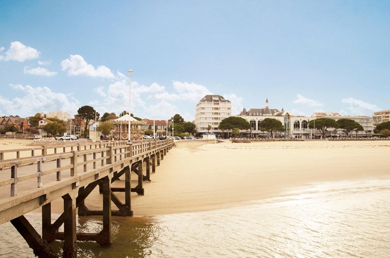 hotel b arcachon exterior pier and beach