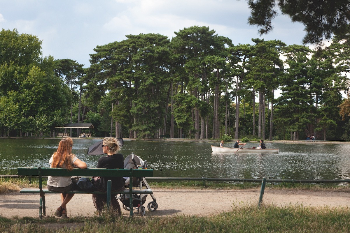 spring in paris beautiful parks and gardens to visit bois de boulogne