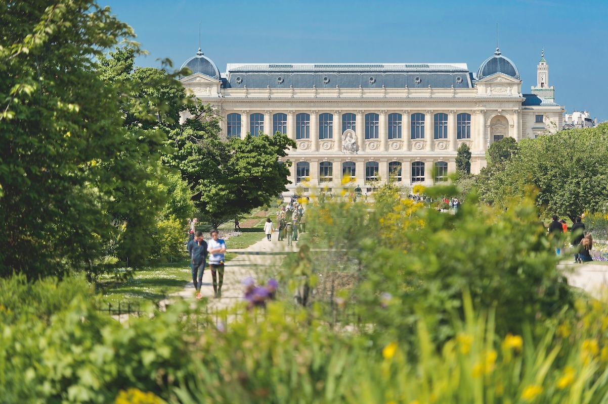 spring in paris beautiful parks and gardens to visit