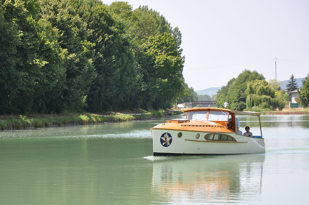 champagne cruise france from the water